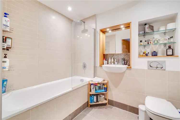 Apartment For Sale in London, England