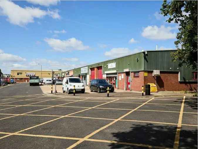 Waltham Park Way Unit 3: Refurbished Industrial Unit Near A406