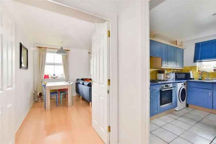 2 bed flat for sale