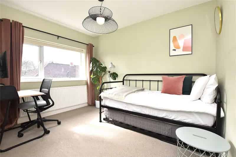 Farsley Semi-Detached House: Open Plan Living, South-Facing Garden