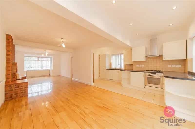 3 Bedroom Semi Detached House to Rent Mill Hill East Hendon