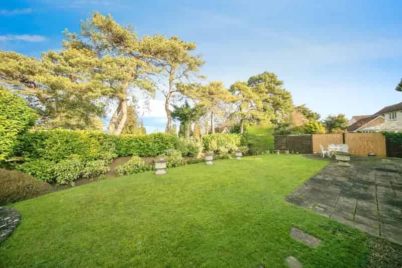 Lavenham Village House: 4 Bed, 2 Bath Family Home