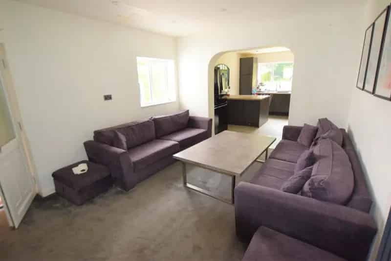 7 Bedroom Detached Bungalow For Sale