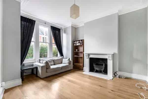 2-Bed Flat near Clapham Common