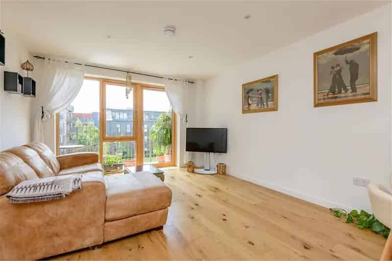 2 Bed Flat Canonmills South-West Balcony Modern Development