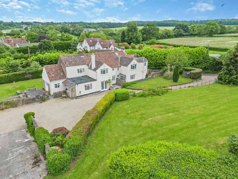 3 Bed Semi-Detached House with Stables and Outbuildings