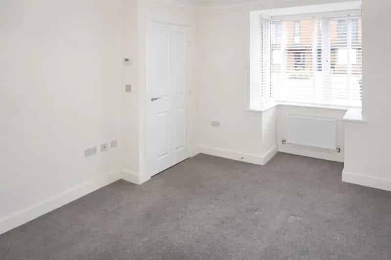 2 Bedroom Semi Detached House To Rent