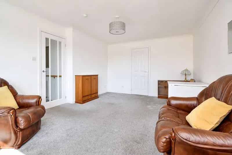 2 Bedroom Apartment for Sale in Kilsyth