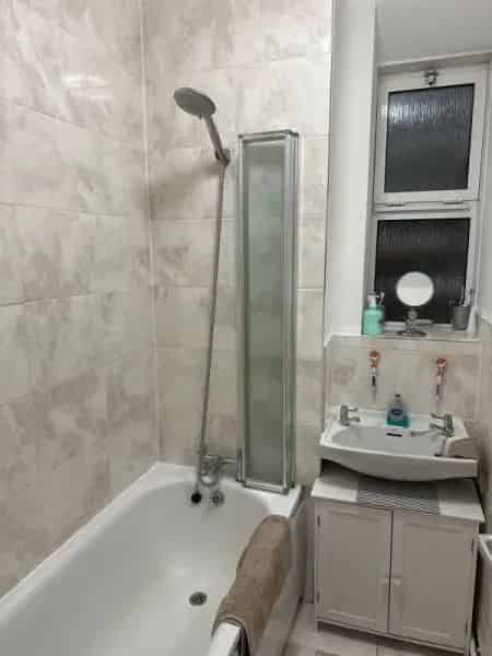 2 Bed All on 1 Level with Lift Access