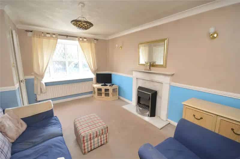 Two Double Bedroom Semi-Detached Home Near M62 & M1