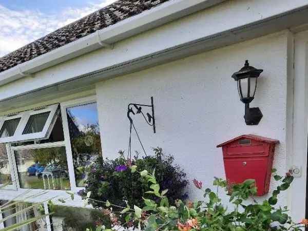 Bungalow For Rent in Splatt, England