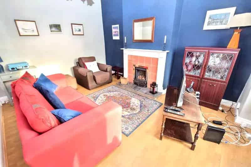 Spacious Mid Terrace House 3 4 Beds Modern Kitchen Diner Cellar South Facing Garden
