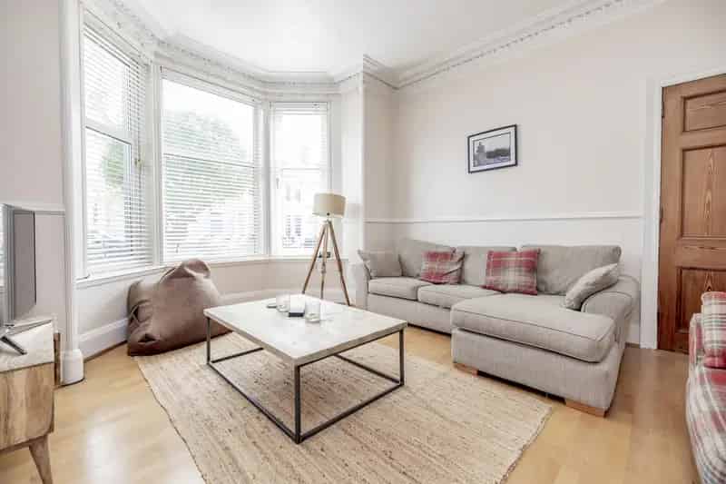 2 Bed Apartment Rosemount City Centre Close Amenities