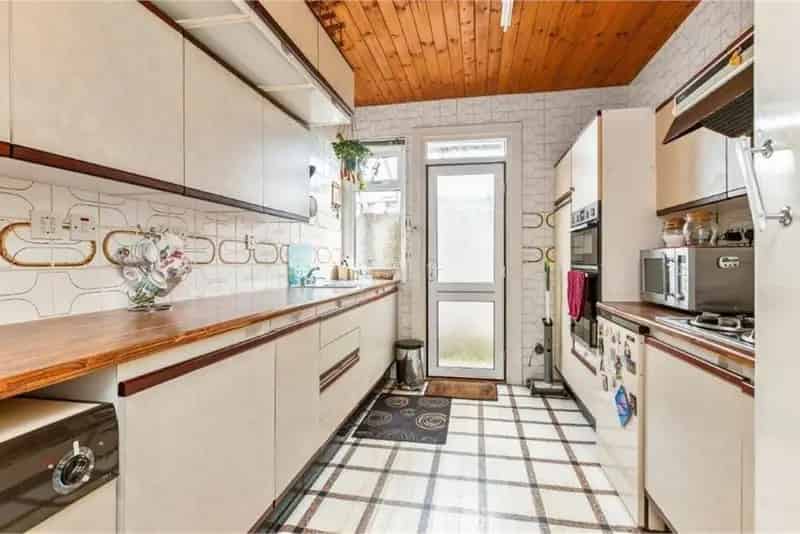2 Bed Detached Bungalow 2 Reception Rooms Popular Location