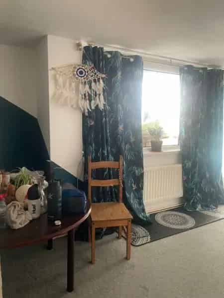 2 Large Bedroom Flat Sea Views Near Parks and Schools