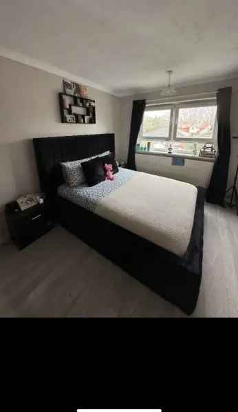 Large 1-Bed Flat Near City Centre - Pet-Friendly with Parking