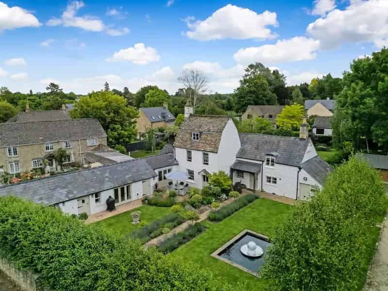 6 Bedroom Detached House for Sale in Cotswolds