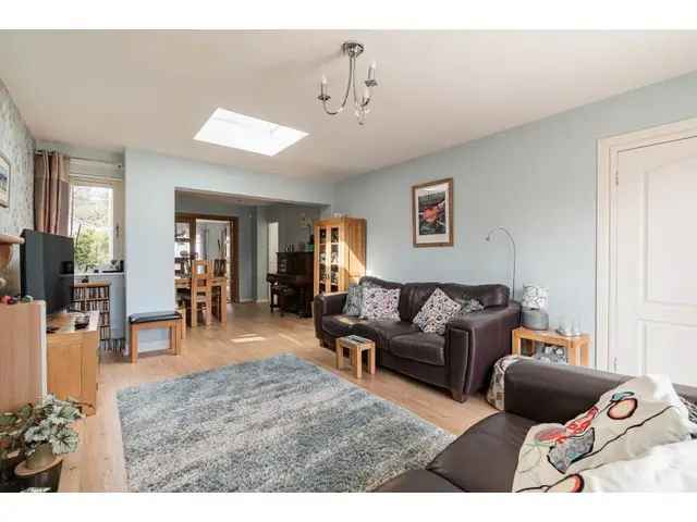 4 Bedroom Detached House for Sale in Barnton