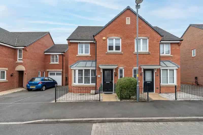 3 Bedroom Semi-Detached House For Sale