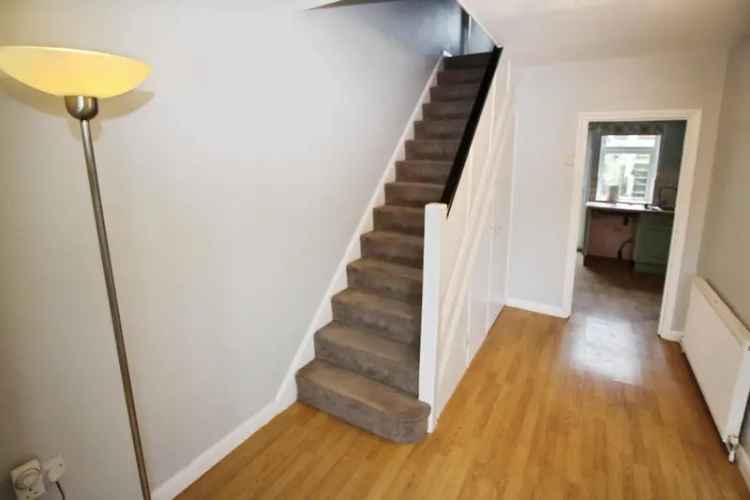 Spacious 3-Bedroom Terraced House Near M40