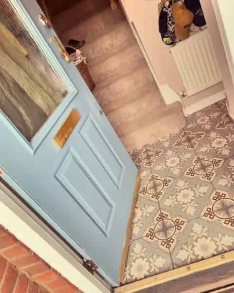 Large 2 Bed House with Modern Kitchen and Garden