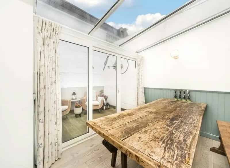 2-Bedroom Flat with Private Garden and Study