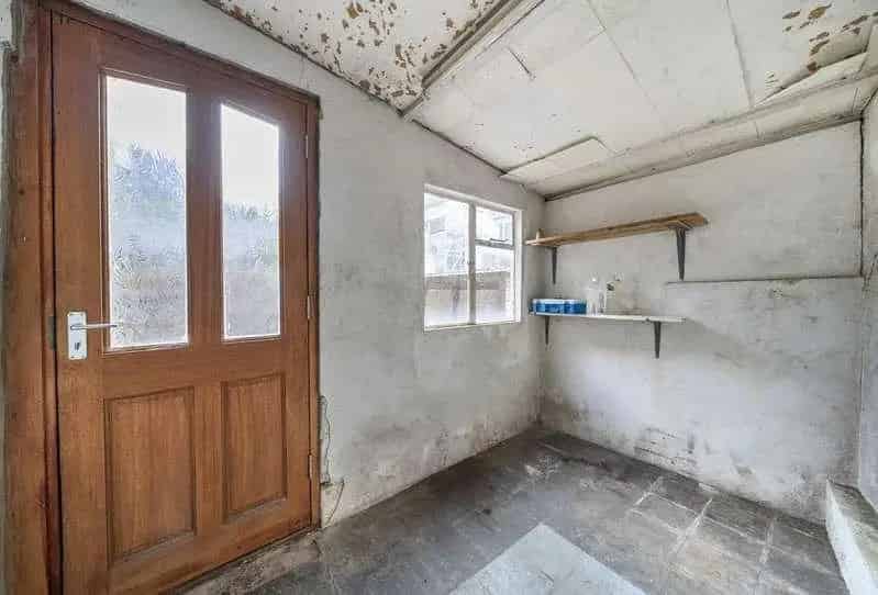 2 Bed House For Sale - Country Retreat Potential