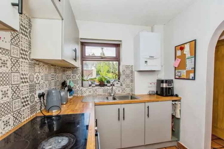 Spacious Stilton Village Home  - Ensuite Master Bedroom and Family Room