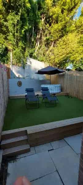 2 Bed House Large Garden Pet Friendly Close to Amenities