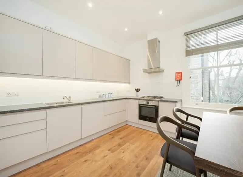 Three Bedroom Flat near Queens Park