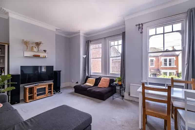 3 Bedroom Flat for Sale in Abbeville Village