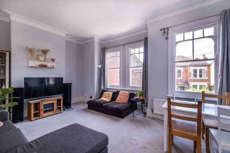 3 Bedroom Flat for Sale in Abbeville Village