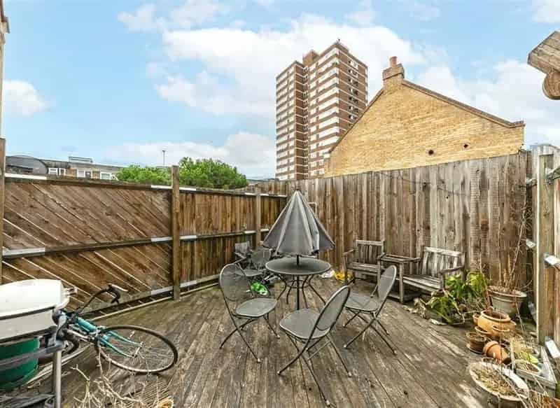 2 Bed 2 Bath Flat Near Old Street Station