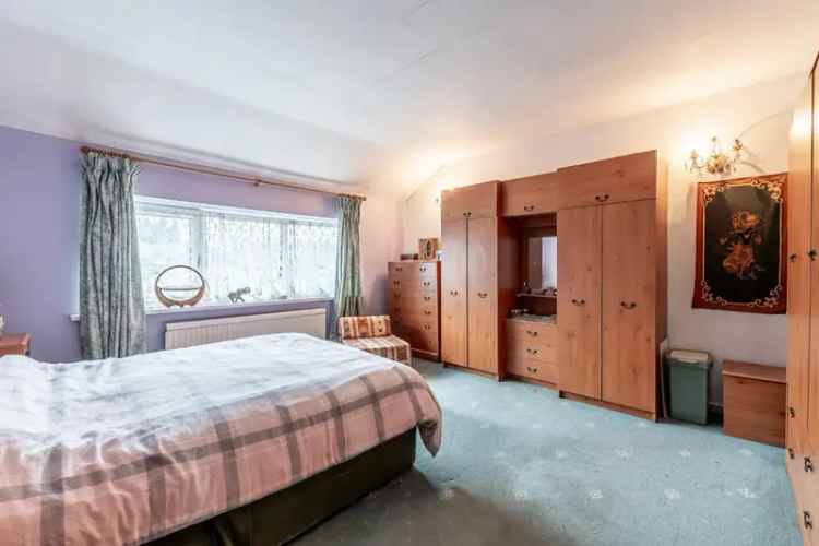 House For Sale in Leeds, England