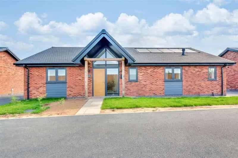 3 Bed 2 Bath Detached Bungalow For Sale
