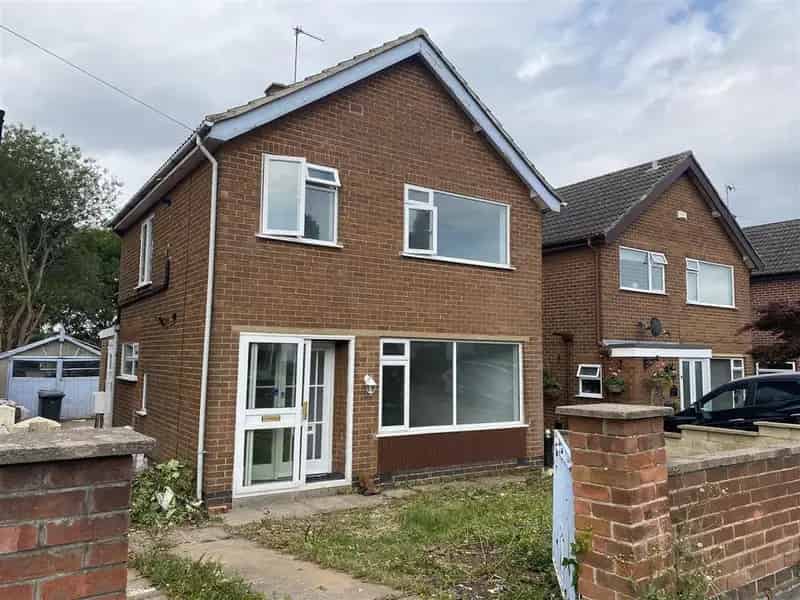 3 Bedroom Detached House To Rent