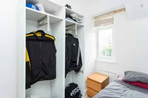 5 Bedroom House Near East Acton Tube Station