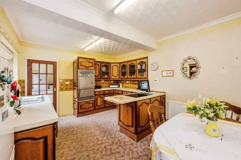 3 Bedroom Semi Detached House for Sale in Neath