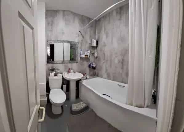 Basement Flat Near West Norwood and Streatham Hill Free Parking