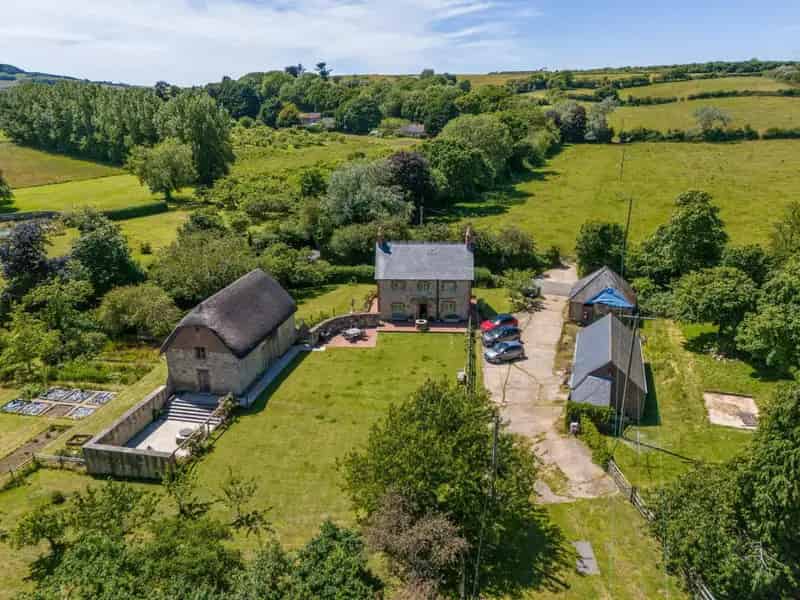 3 Bed Detached Farmhouse on 3.46 Acres with Thatched Barn