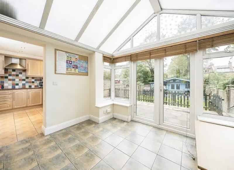 Two Bedroom Garden Flat Over 900 Sq Ft With Studio