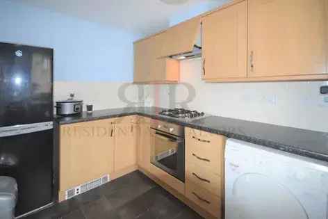 3 Bedroom 81m² Flat in London - Pre Viewing Reservation Available