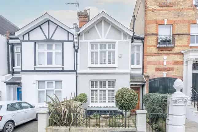 Spacious Period House for Sale in Putney