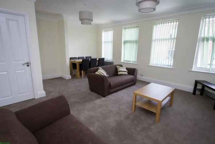 5 bedroom terraced house to rent