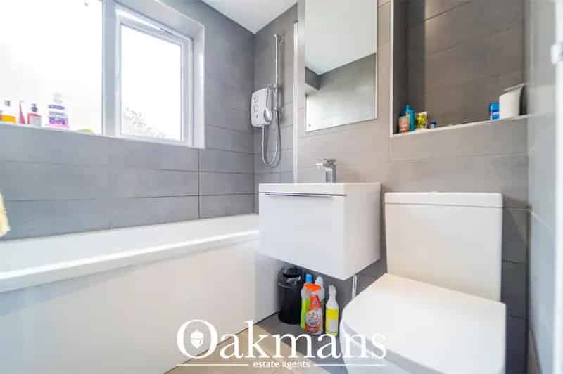 2 Bedroom Maisonette For Sale Full Service Offered