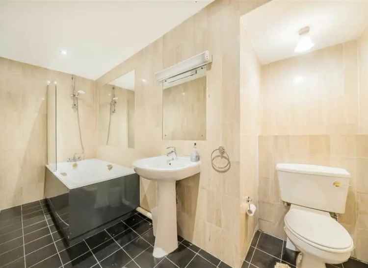 Flat For Sale in London, England