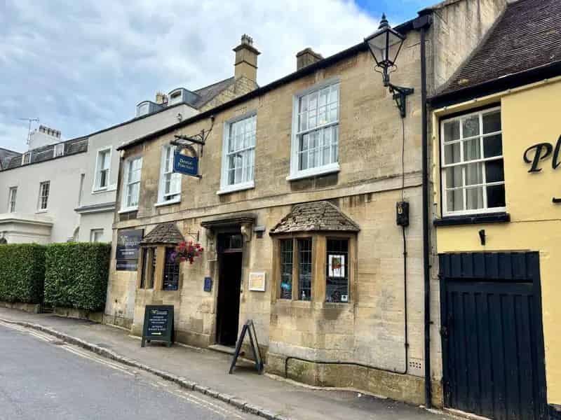 Grade II Listed Property Winchcombe Large Garden Freehold