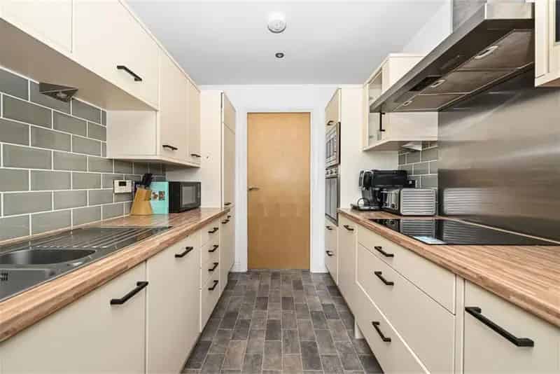 2 Bed Flat - Fourth Floor with 1 Reception Room