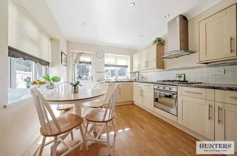 3 Bedroom Detached Bungalow For Sale 909 SQ FT