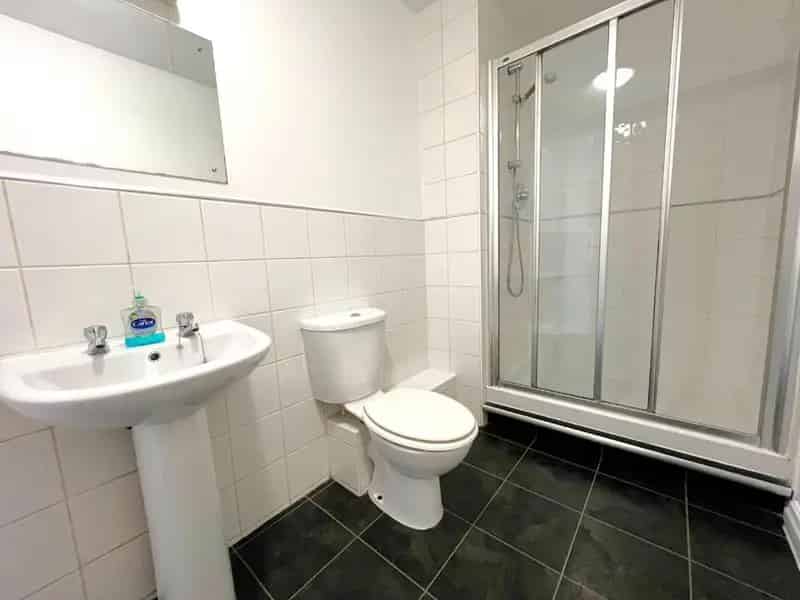 2 Bedroom Flat to Rent City Centre Modern Unfurnished